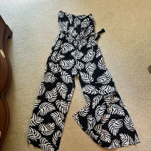 NWT Elan jumpsuit/romper coverup. Palm Leaf Print with slit at knee, beach/pool!